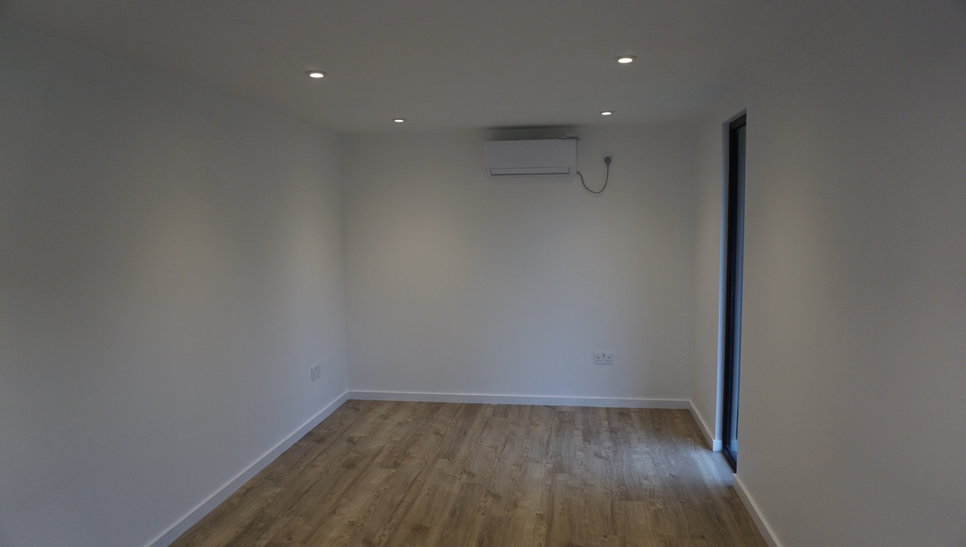 Luxury Garden Room in Milton Keynes